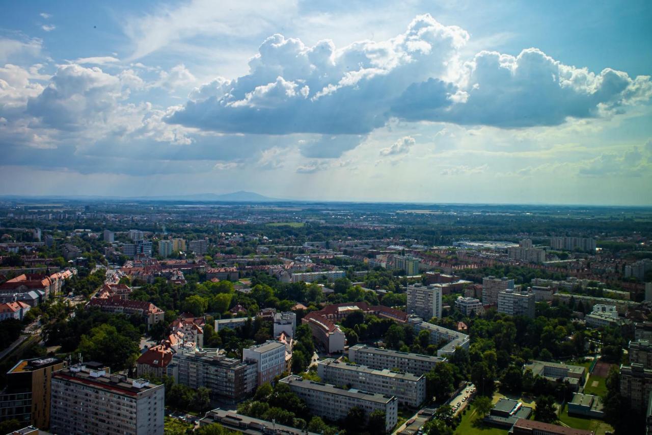 30Th+ Floor Apartments In Sky Tower Breslavia Exterior foto